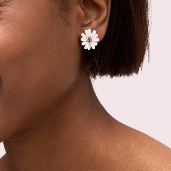 🌼 kate spade Daisy Stud Earrings - Picture 7 of 7
